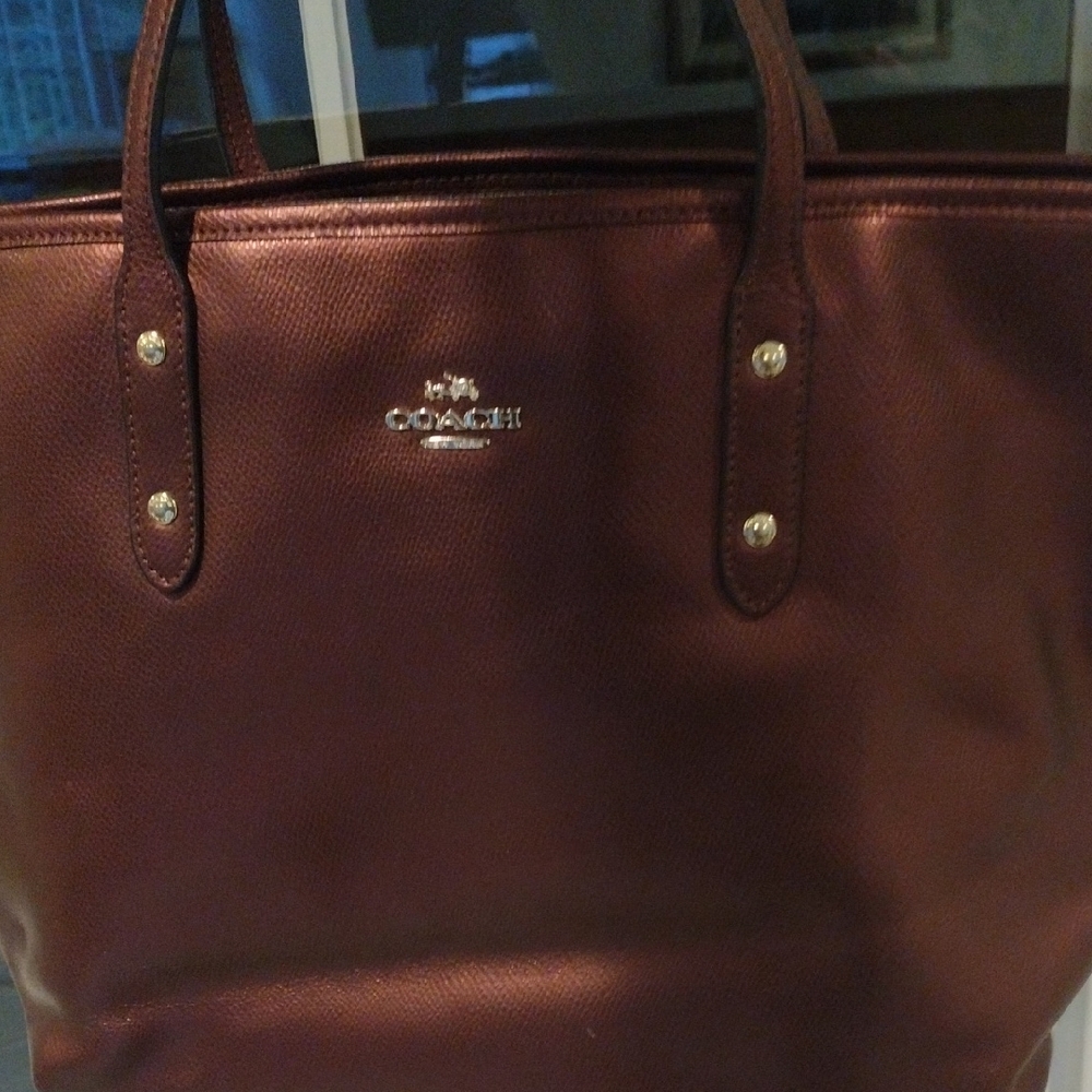 Coach Brown Leather Tote Bag with Structured Design